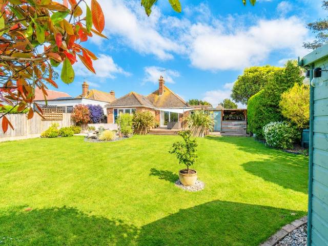 Bungalow for sale in Acol, Kent