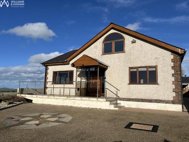 Bungalow for sale in Tref Alaw, Wales