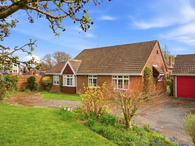 Bungalow for sale in Dunstable, Bedfordshire