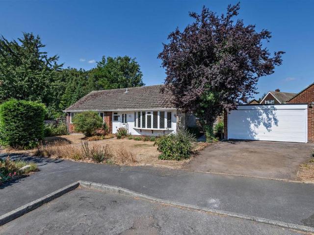 Bungalow for sale in Midway, Kent