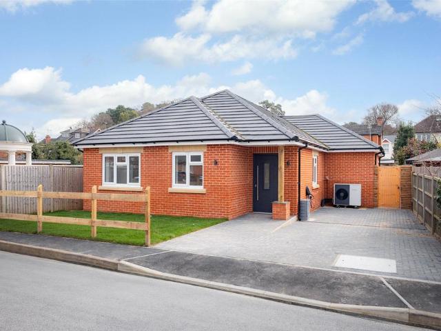 Bungalow for sale in Buckler's Park, Crowthorne