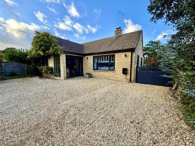 Bungalow for sale in Dumbleton, Tewkesbury