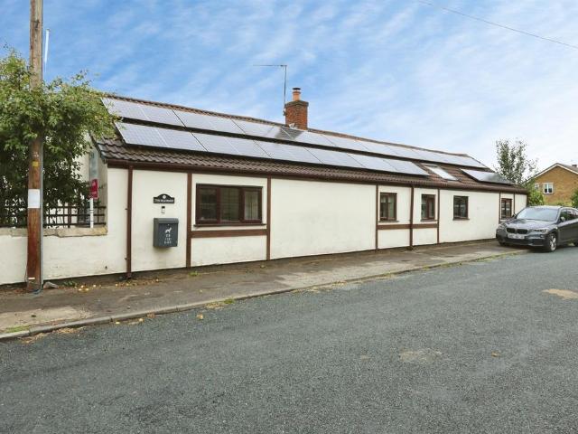 Bungalow for sale in Kirk Bramwith, South Yorkshire