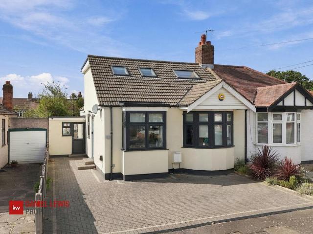 Bungalow for sale in Hainault, Greater London