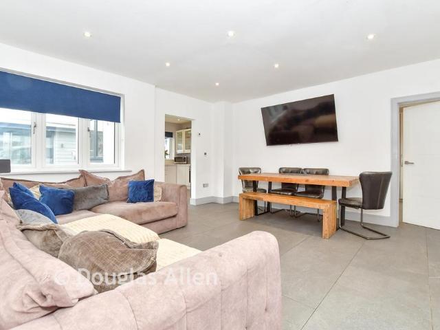 Bungalow for sale in London Borough of Redbridge, Greater London