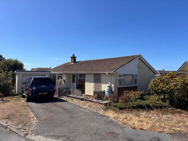 Bungalow for sale in Llanon, Wales
