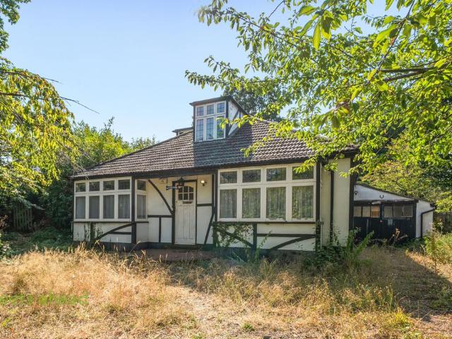 Bungalow for sale in London Borough of Croydon, Shirley