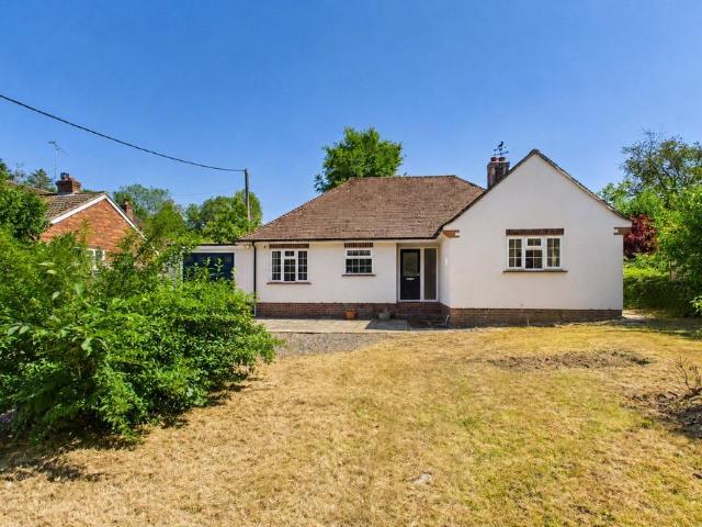 Bungalow for sale in Upper Basildon, West Berkshire