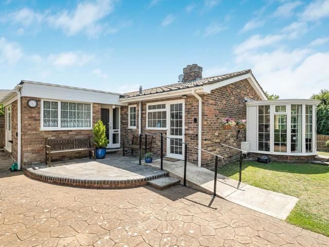 Bungalow for sale in Berrick Salome, Oxfordshire