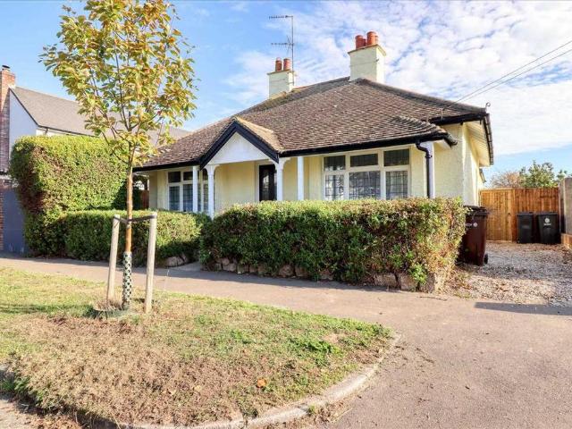 Bungalow for sale in Holland-on-Sea, Dale Hill
