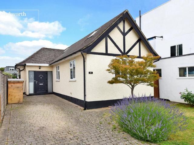 Bungalow for sale in Worcester Park, Greater London