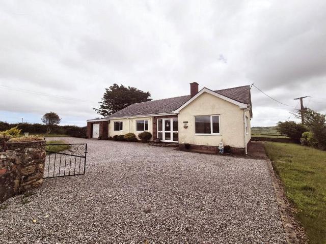 Bungalow for sale in Penysarn, Wales
