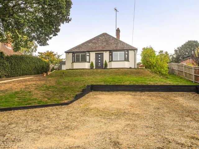 Bungalow for sale in Longlane, Chieveley
