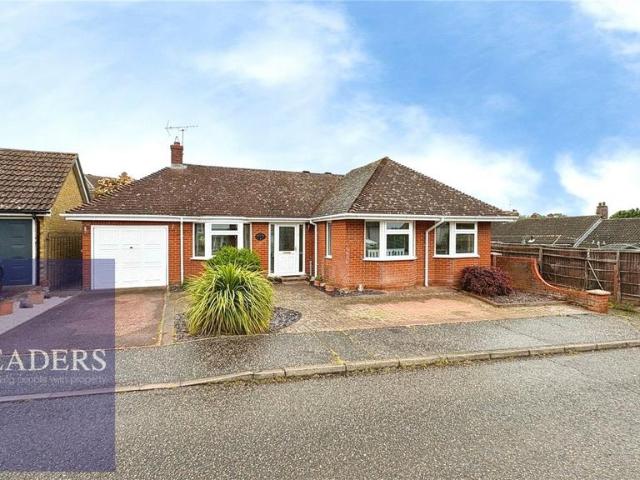 Bungalow for sale in Chipping Hill, Essex