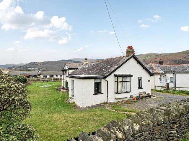 Bungalow for sale in Fairbourne, Wales