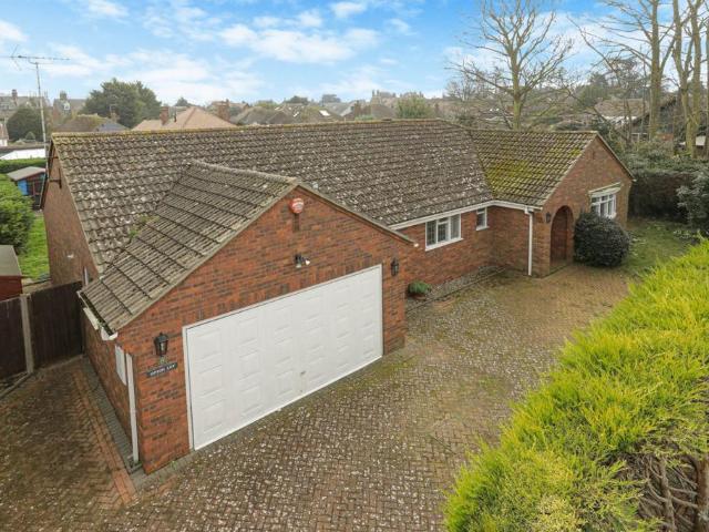 Bungalow for sale in Upton, Acol