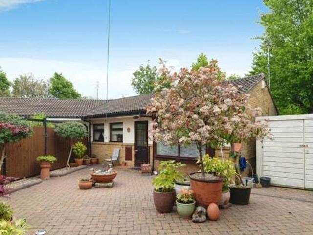 House for sale in Laindon, Essex