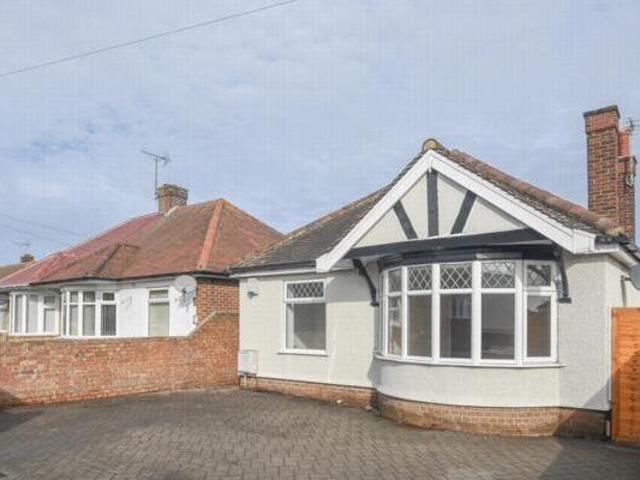 House for sale in Bromstone, Acol