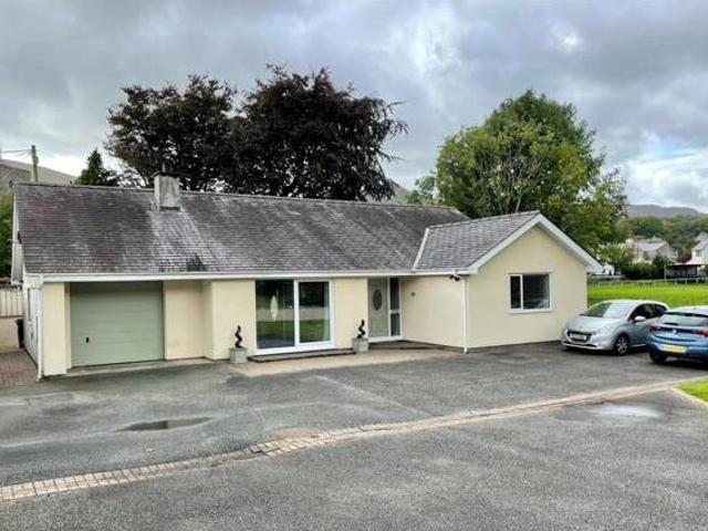 House for sale in Caernarfon, Wales