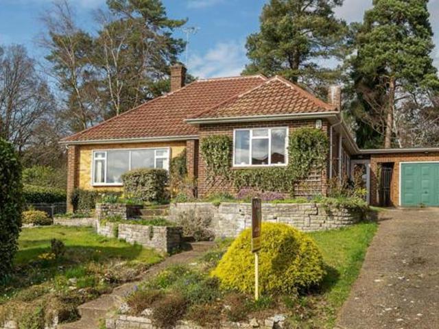 House for sale in Heol-las, Surrey