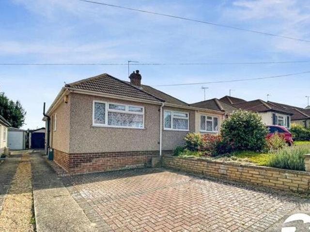 House for sale in Sutton-at-Hone and Hawley, Monks Orchard
