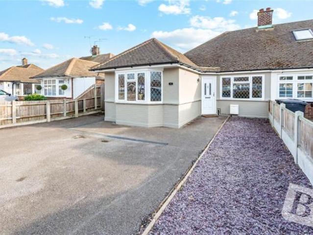 Bungalow for sale in Navestock Side