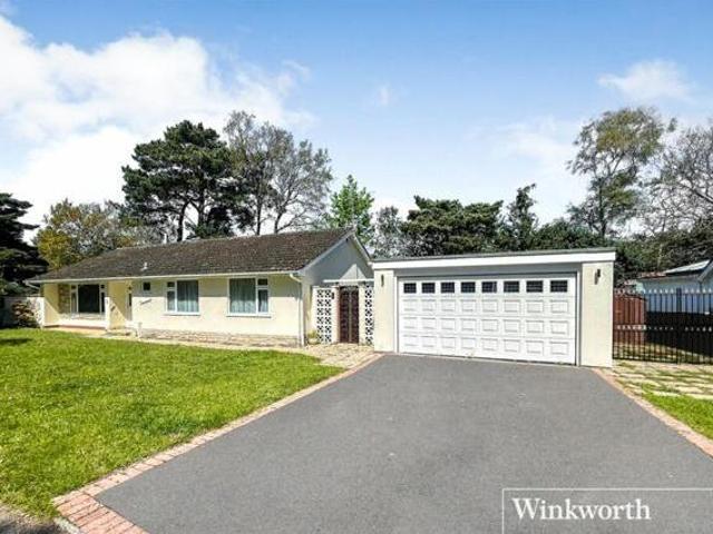 House for sale in Tricketts Cross, Ferndown