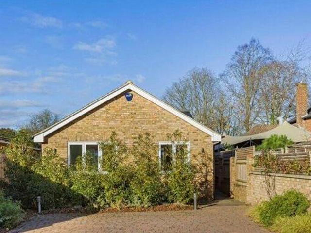 House for sale in Hatching Green, Five Acres