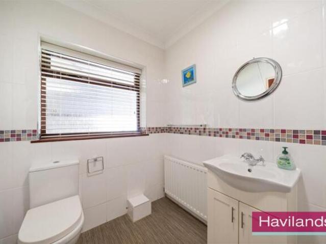 Bungalow for sale in Winchmore Hill, Edmonton