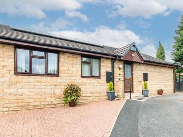 House for sale in Huddersfield, West Yorkshire