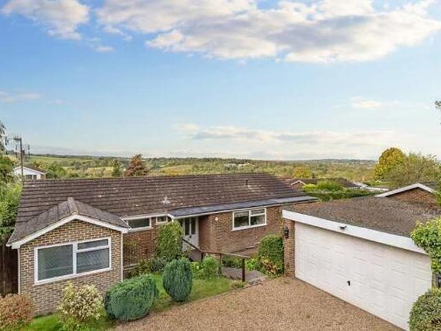 House for sale in Pachesham Park, Surrey