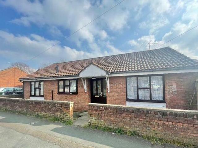 House for sale in Luton