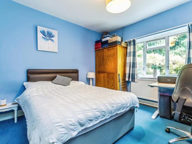 Bungalow for sale in London Borough of Croydon, Cat Hill