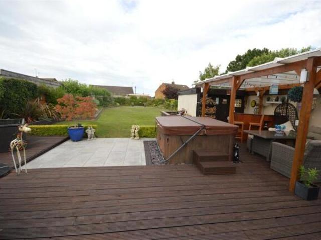 Bungalow for sale in Luton, England