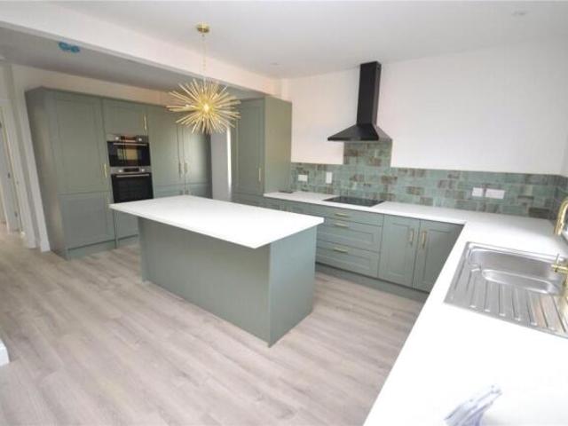 Bungalow for sale in Luton, England