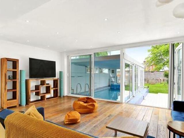 House for sale in Isleworth, Greater London