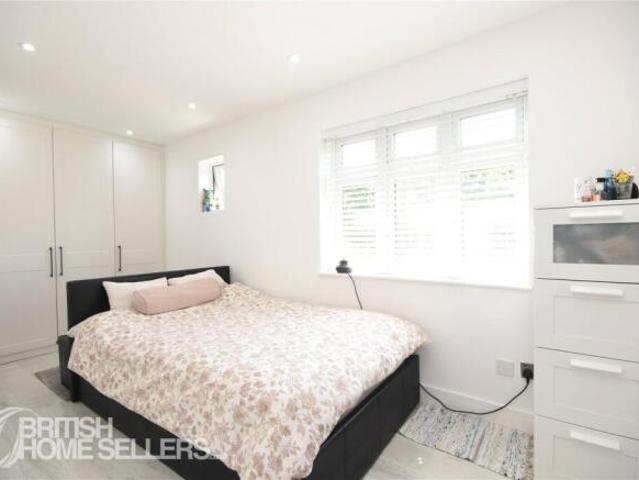 Bungalow for sale in Navestock Side