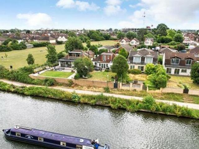 House for sale in Surrey