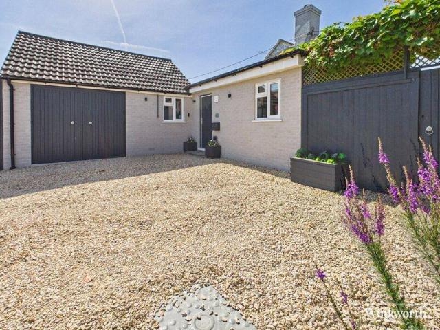 Bungalow for sale in Hungerford, West Berkshire