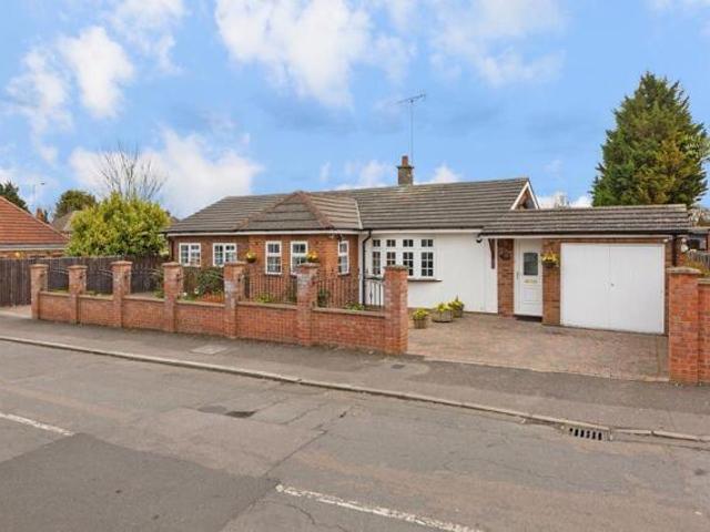 Bungalow for sale in Luton, Hockwell Ring