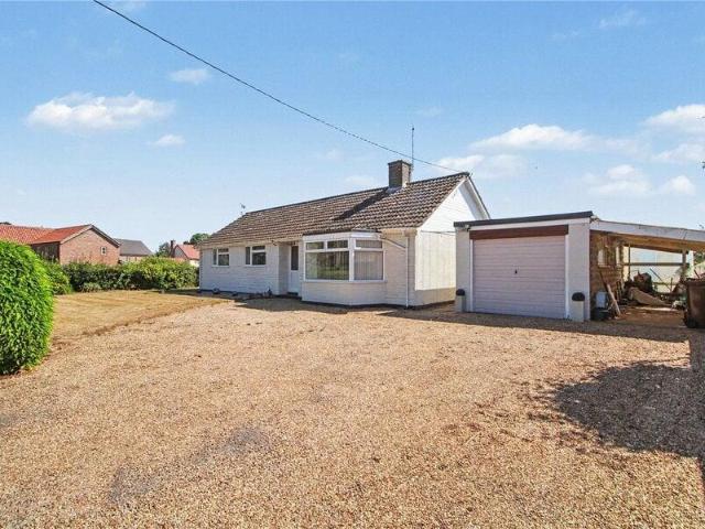 Bungalow for sale in Yelverton, Norwich