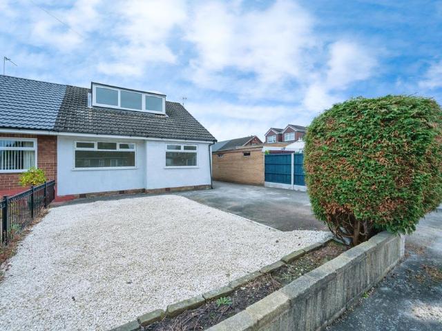 Bungalow for rent in Greystone Heath, Warrington