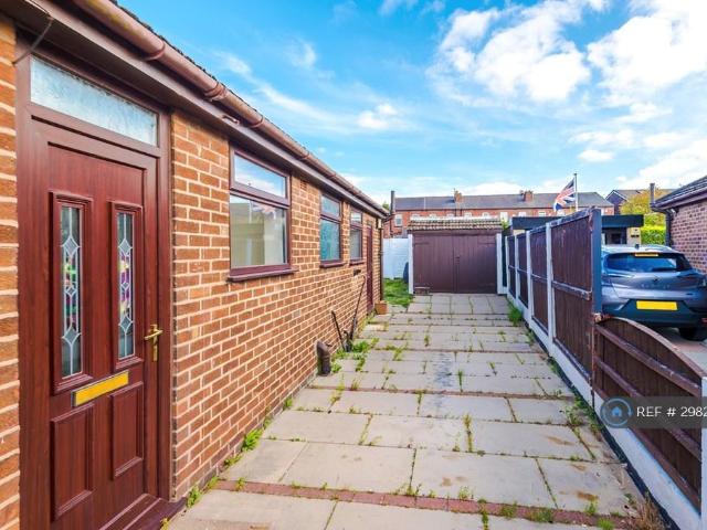 Bungalow for rent in Wigan, Greater Manchester