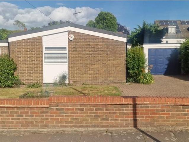 Bungalow for rent in Albany Park, Greater London