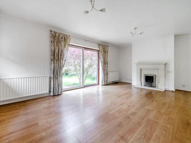 House for rent in Row Town, Surrey