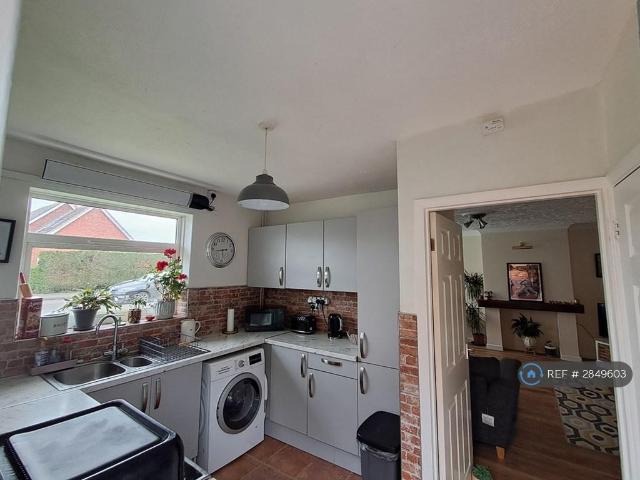 Bungalow for rent in Peterborough, Isle Of Man