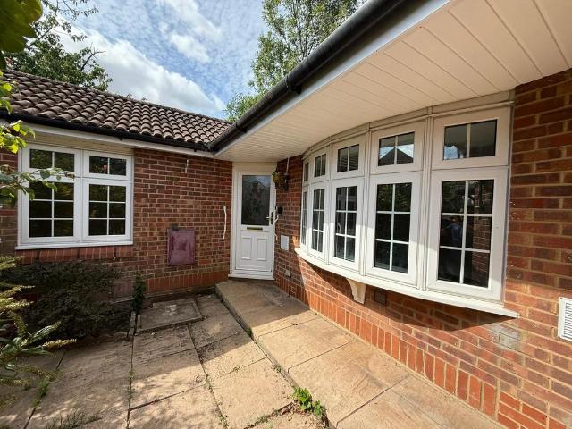 Bungalow for rent in Greater London