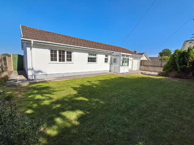 Bungalow for rent in Llandissilio, Wales