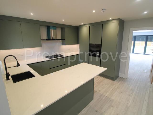 Bungalow for rent in Wood End, Five Acres