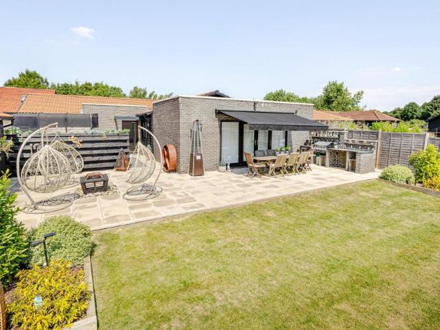 Bungalow for rent in Duton Hill, Essex